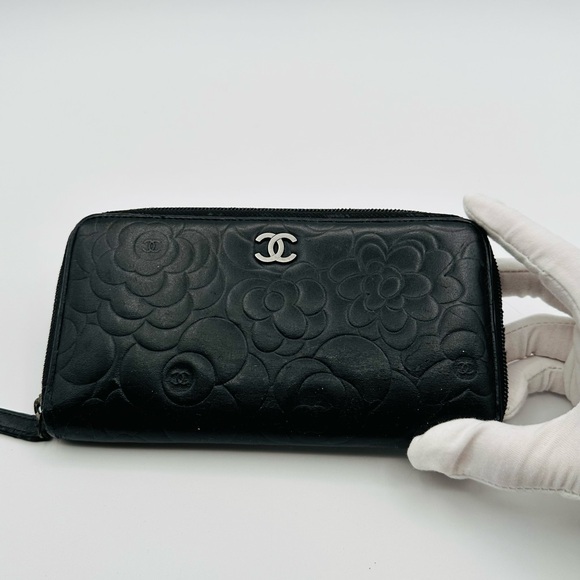 Chanel Large Puffy Zip around wallet - Picture 2 of 13